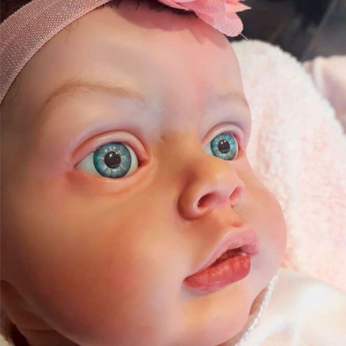 Boneca Bebê Reborn Realista Princesa Olhos Brilhantes